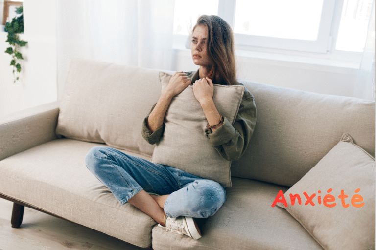Lire la suite à propos de l’article Anxiété et crise de sens à 25 ans : pourquoi la thérapie en visio peut débloquer la situationJeunes Actifs & Téléconsultation